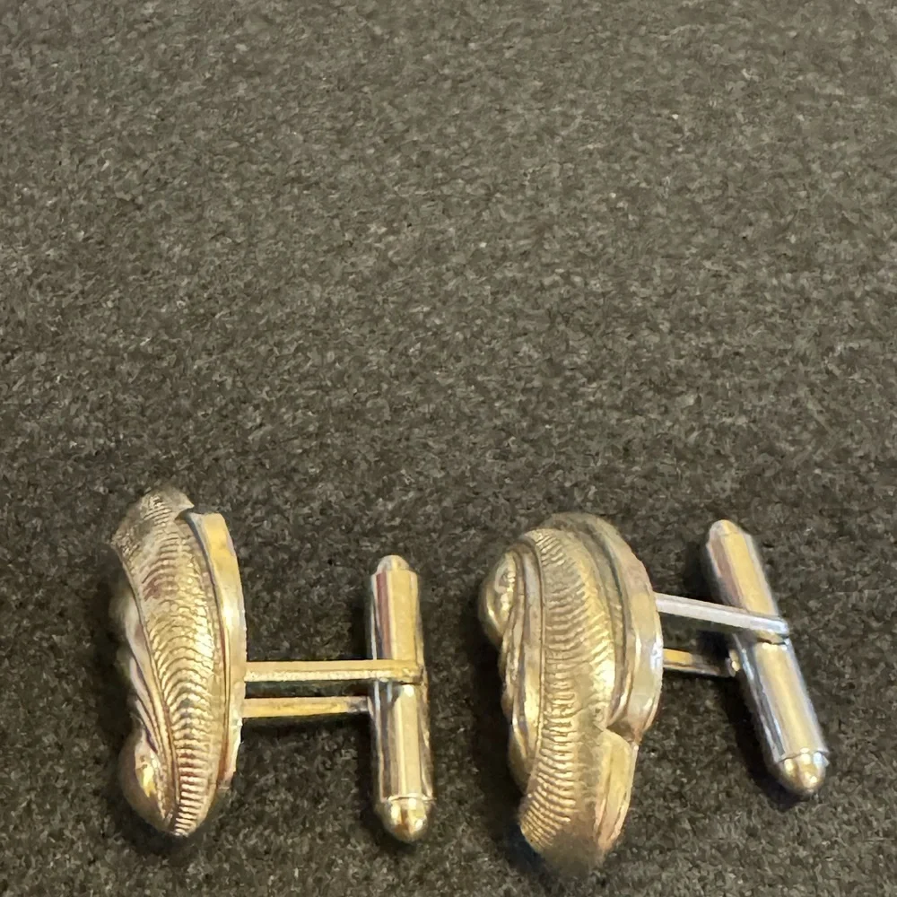 Men’s stamped sterling feather pillowy sea shell cufflinks